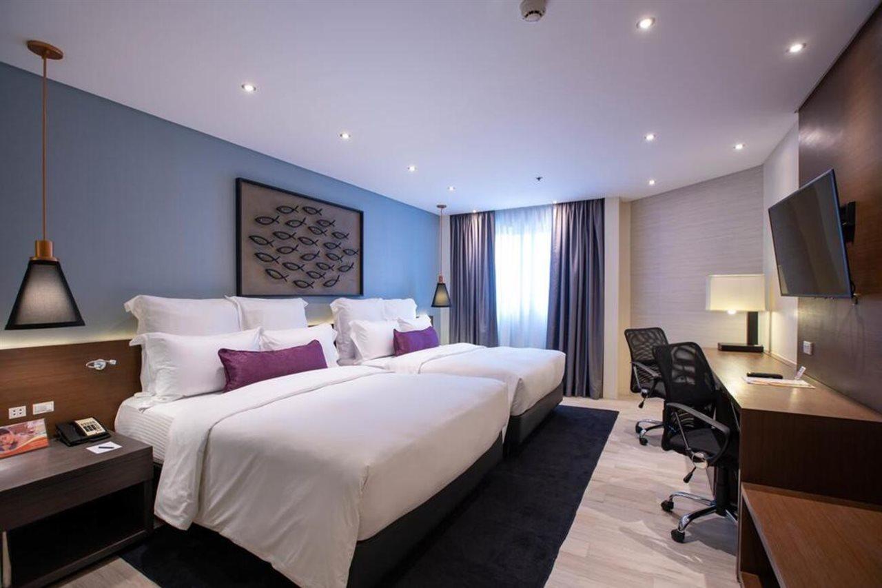 Coro Hotel Makati City Exteriör bild