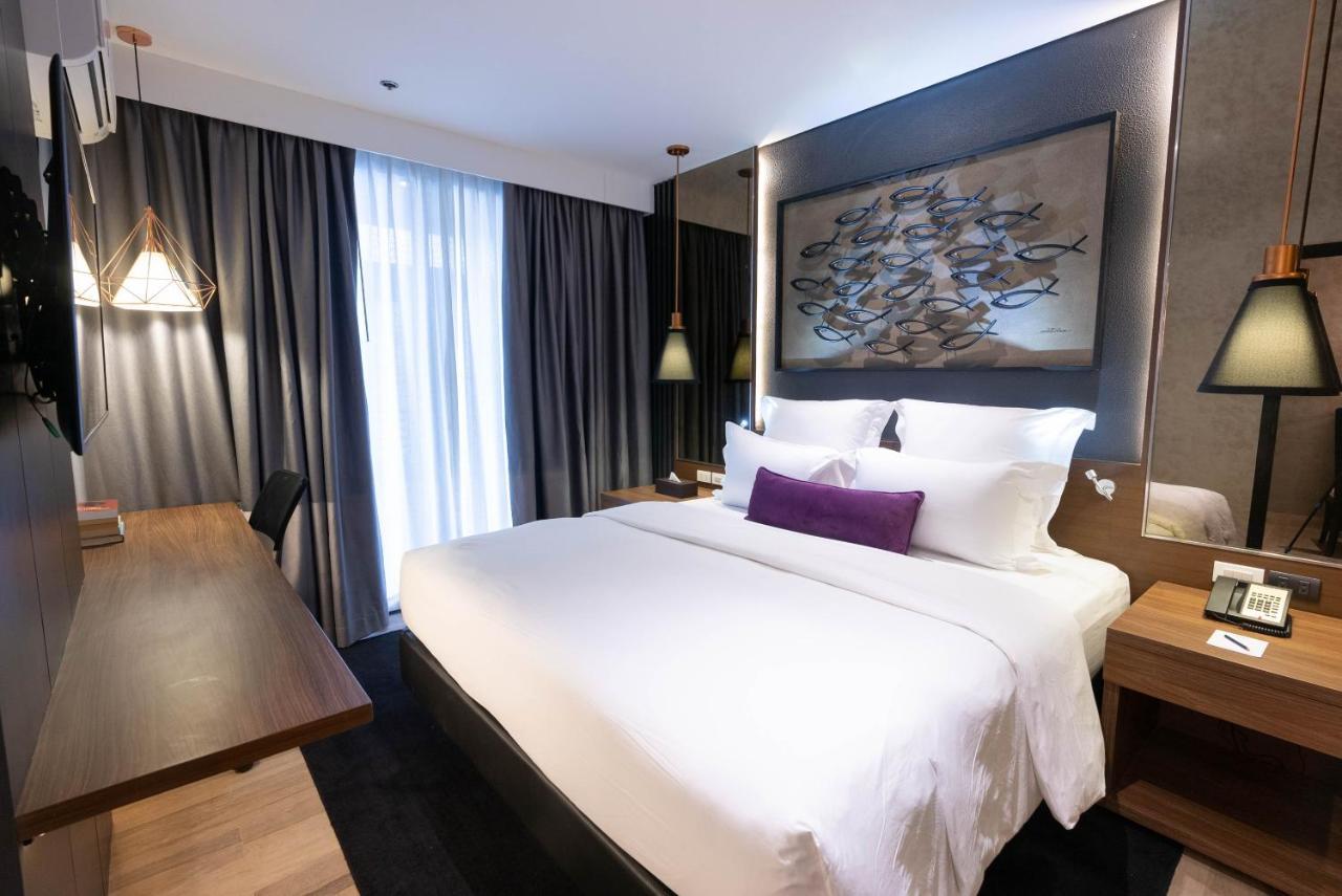 Coro Hotel Makati City Exteriör bild