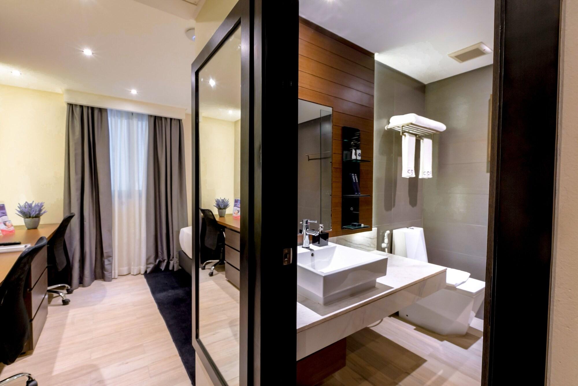 Coro Hotel Makati City Exteriör bild