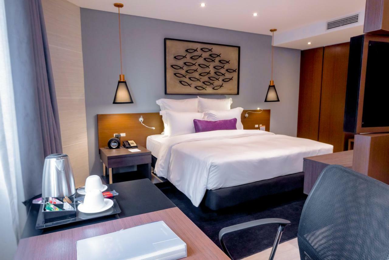 Coro Hotel Makati City Exteriör bild