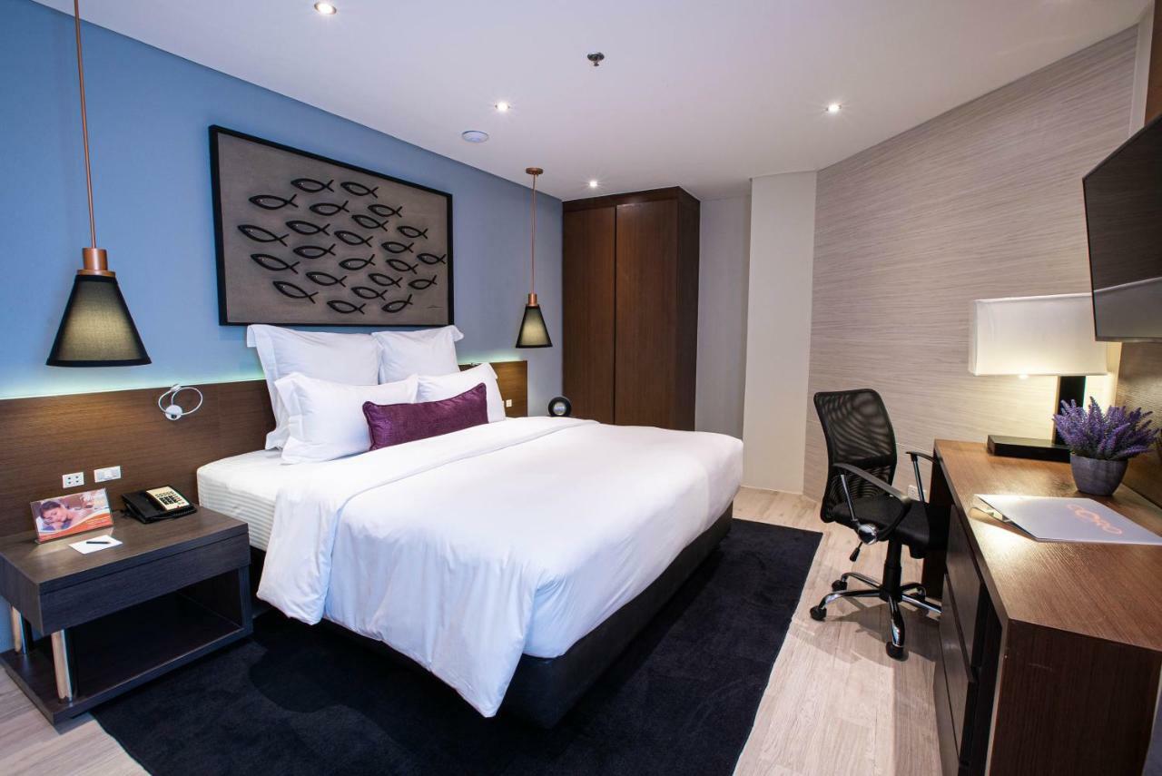 Coro Hotel Makati City Exteriör bild