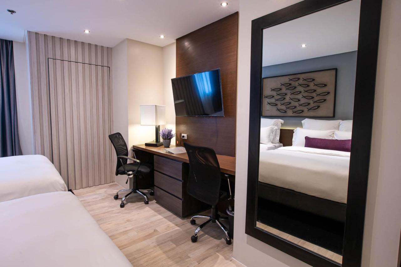 Coro Hotel Makati City Exteriör bild