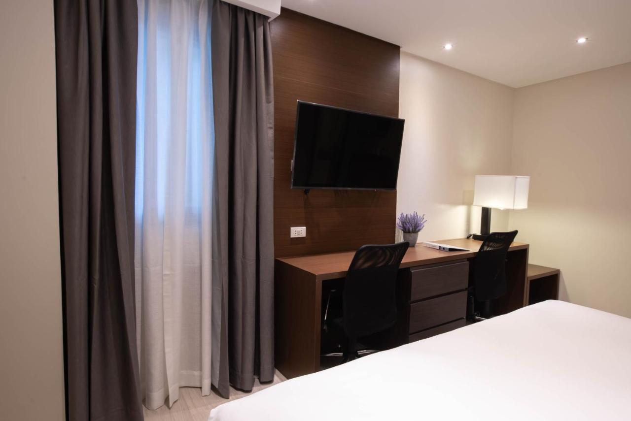 Coro Hotel Makati City Exteriör bild